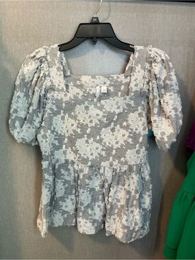 Cato Gray and White Textured Puff-Sleeve Square Neck Top